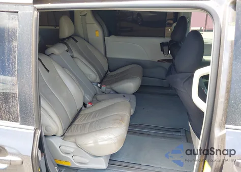 2014 Toyota Sienna Xle V6 7 Passenger Auto Access Seat/Xle V6 8 Passenger from USA, damaged, VIN 5TDYK3DC2ES438980